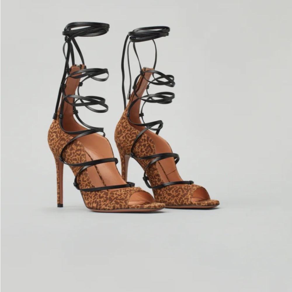 SOLID STRAPPY HEEL SANDAL IN PRINTED LEATHER